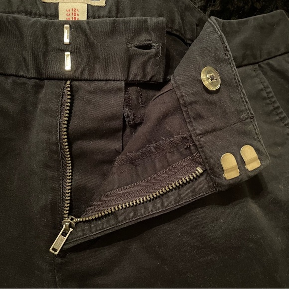 ⭐️ 4/$20 GAP black khaki bermuda shorts - Picture 5 of 5